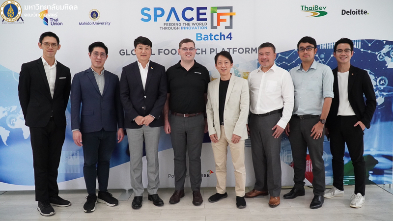 ผู้ช่วยศาสตราจารย์ ดร.ปานนท์ ลาชโรจน์ รองผู้อำนวยการ สถาบันฯ (iNT) ร่วมกับพันธมิตรเข้าร่วมงานเปิดตัว SPACE-F Batch 4 ปั้น FoodTech Startup