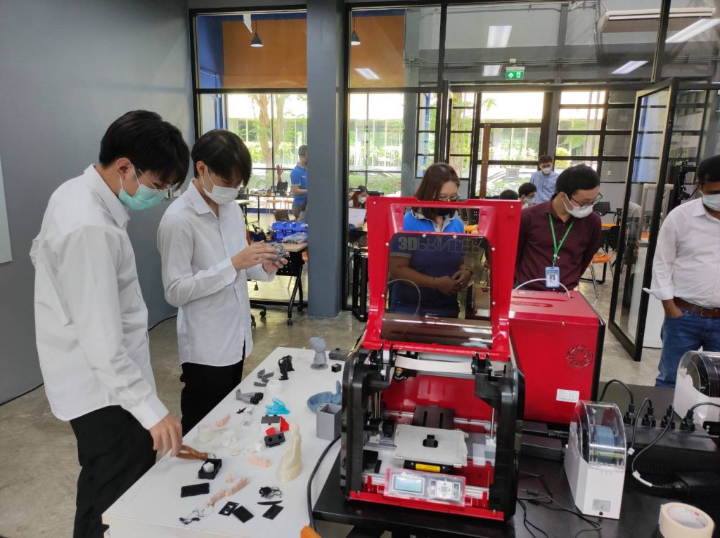 สถาบันบริหารจัดการเทคโนโลยีและนวัตกรรม (iNT) จัดกิจกรรม Workshop “Introduction to 3D Printing Technology” เพื่อให้ความรู้ สร้างความเข้าใจ พร้อมทดลองใช้งานเทคโนโลยีการพิมพ์ภาพ 3 มิติ ณ MaSHARES co-working space MB