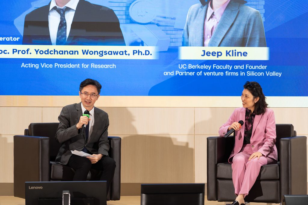 กิจกรรม Inspiration Talk ในหัวข้อ Impact - Driven Venture Capital Investment view from Silicon Valley โดยได้รับเกียรติจาก อาจารย์ Jeep Kline จาก Haas School of Business, UC Berkeley Faculty and Founder of Venture Capital Fund มาร่วมพูดคุยแลกเปลี่ยนประสบการณ์ โดยมี รองศาสตราจารย์ ดร.ยศชนัน วงศ์สวัสดิ์ รักษาการแทนรองอธิการบดีฝ่ายวิจัย มหาวิทยาลัยมหิดล เป็นผู้ดำเนินรายการ