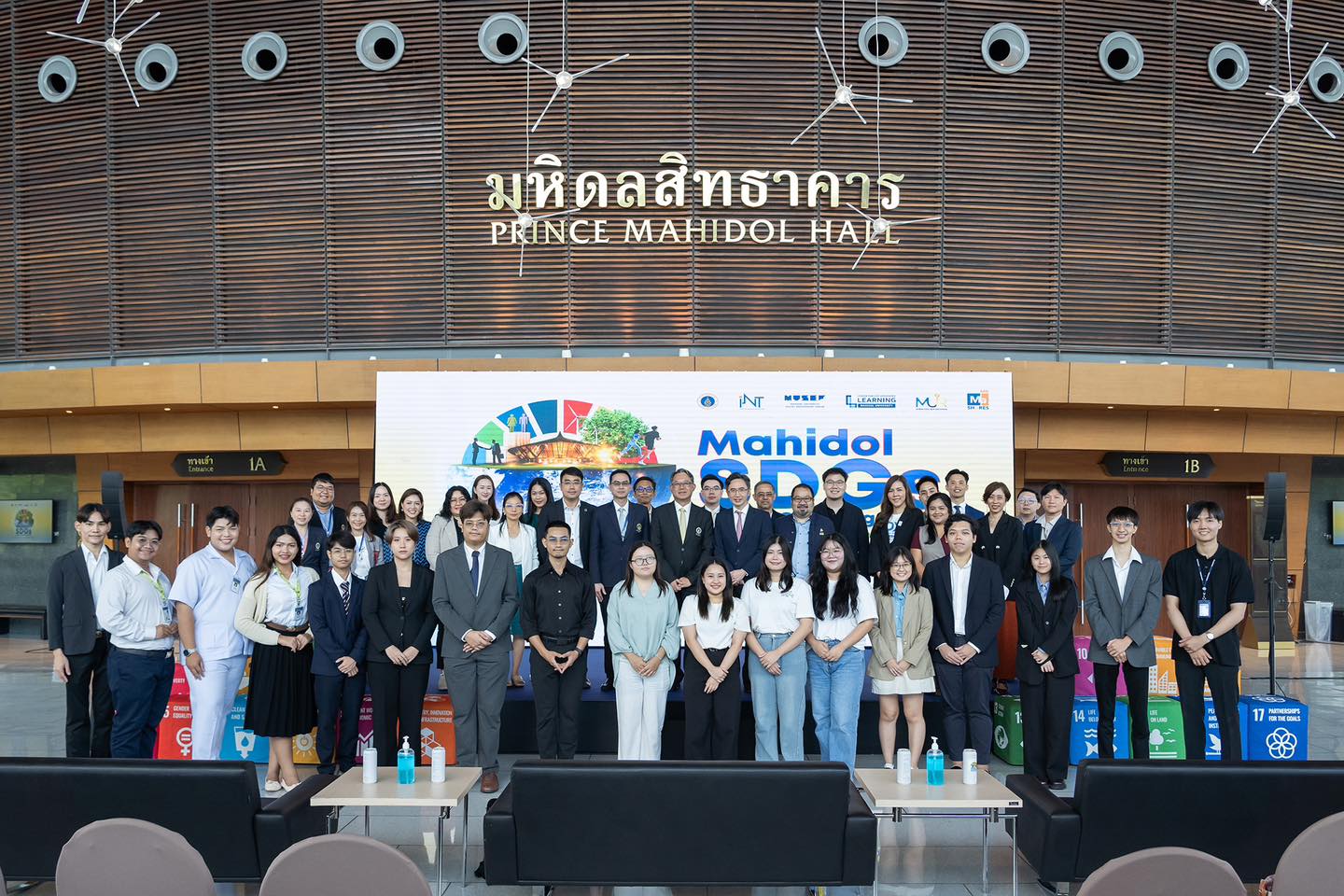 กิจกรรม “Mahidol SDGs Impact Challenge 2024: VC Pitching” เปิดโอกาสให้นักศึกษาได้แสดงผลงานนวัตกรรมที่ตอบโจทย์เป้าหมายการพัฒนาที่ยั่งยืน (SDGs) ส่งเสริมการสร้างความร่วมมือระหว่างนักศึกษาและหน่วยงานภาครัฐ ภาคเอกชน รวมถึง Venture Builder และกลุ่มนักลงทุนอิสระ (VC)