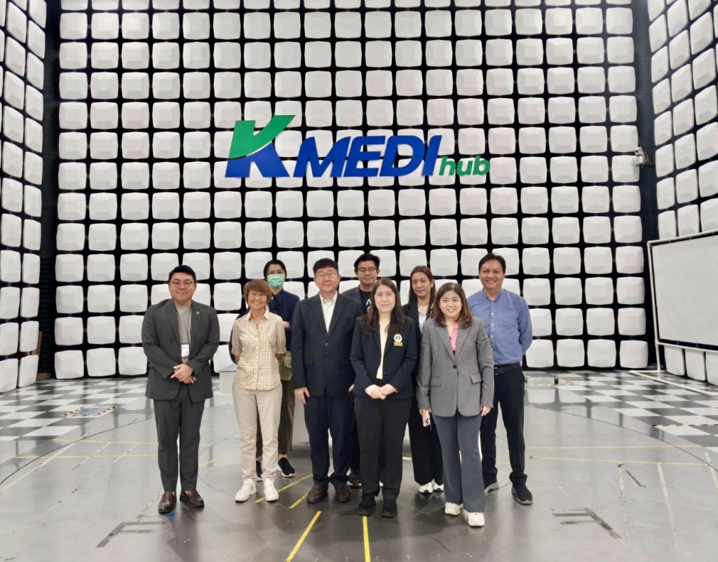 INT - The Institute for Technology and Innovation Management Mahidol University , participated in the Korea International Advanced Digital Medical Equipment & Medicine Expo (KOADMEX 2025) in Daegu, South Korea. This international exhibition highlights cutting-edge digital medical technologies.