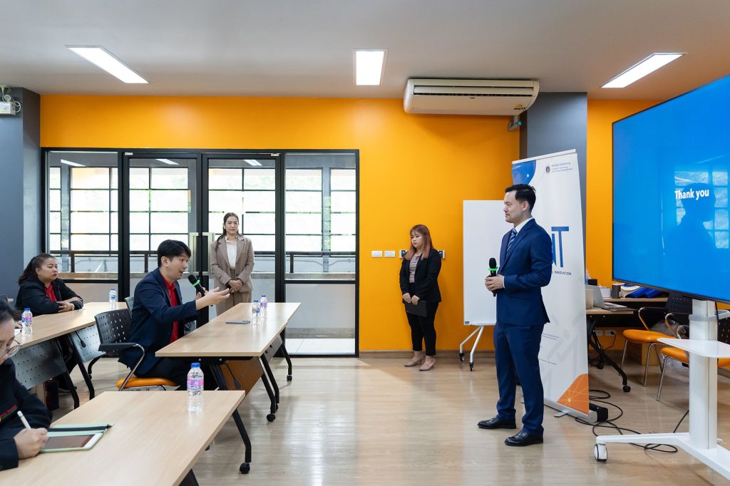 On June 27, 2025, INT - The Institute for Technology and Innovation Management Mahidol University , led by Associate Professor Dr. Viriya Taecharungroj, Director of INT, and Ms. Onwalun Lohitharn, Deputy Director, warmly welcomed a delegation from Rajamangala University of Technology Rattanakosin (RMUTR). The delegation was headed by Asst. Prof. Dr. Bworakitti Nekmanurak, Director of the Research and Development Institute, along with RMUTR staff. The meeting took place at MaSHARES Co-Working & Maker Space @MB.
