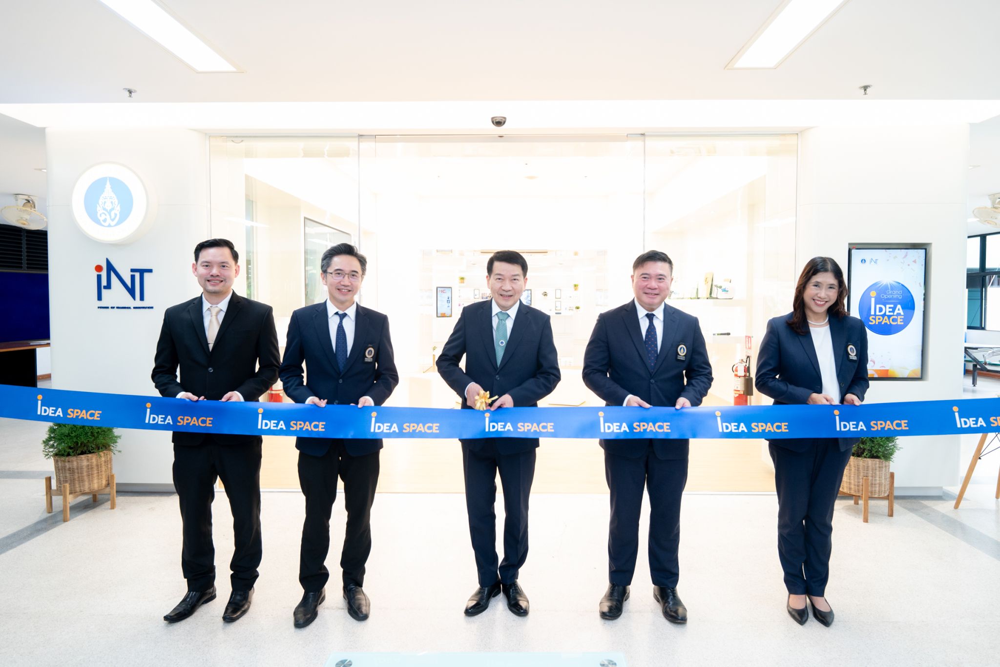 On July 9, 2025, the Institute for Technology and Innovation Management (INT), Mahidol University officially launched “iDEA SPACE”, a dedicated venue for showcasing research, innovation, and technology with strong commercialization potential. The space is located on the 1st floor of the Office of the President Building, Mahidol University, Salaya Campus.