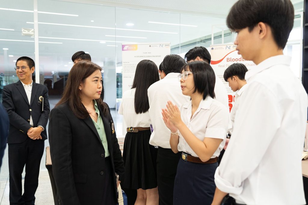 คุณอรวลัญช์ โลหิตหาญ รองผู้อำนวยการสถาบันบริหารจัดการเทคโนโลยีและนวัตกรรม (INT) และ ได้เข้าร่วมงานพิธีเปิดอาคาร Mahidol Entrepreneurship, Technology & Innavation School (METI School)