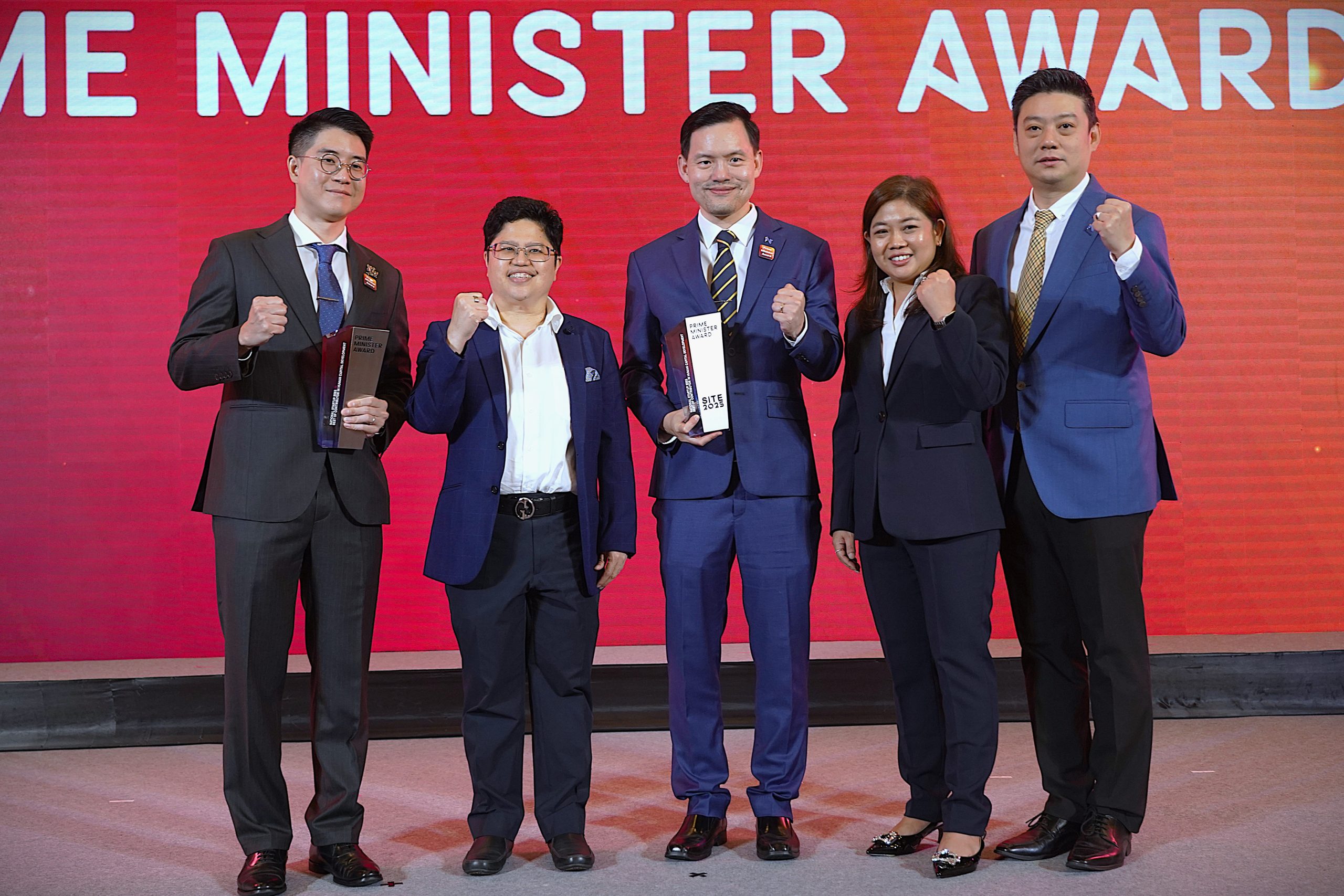สถาบันบริหารจัดการเทคโนโลยีและนวัตกรรม (Institute for Technology and Innovation Management: INT) มหาวิทยาลัยมหิดล รู้สึกภาคภูมิใจอย่างยิ่งที่ได้รับ Prime Minister Award 2025 สาขา Best of Contributor in Human Capital Development จากสำนักงานนวัตกรรมแห่งชาติ (National Innovation Agency: NIA) รางวัลนี้สะท้อนให้เห็นถึงความตั้งใจจริงในการพัฒนาคน ระบบ และกลไกของนวัตกรรมทั้งในระดับมหาวิทยาลัยและระดับประเทศ