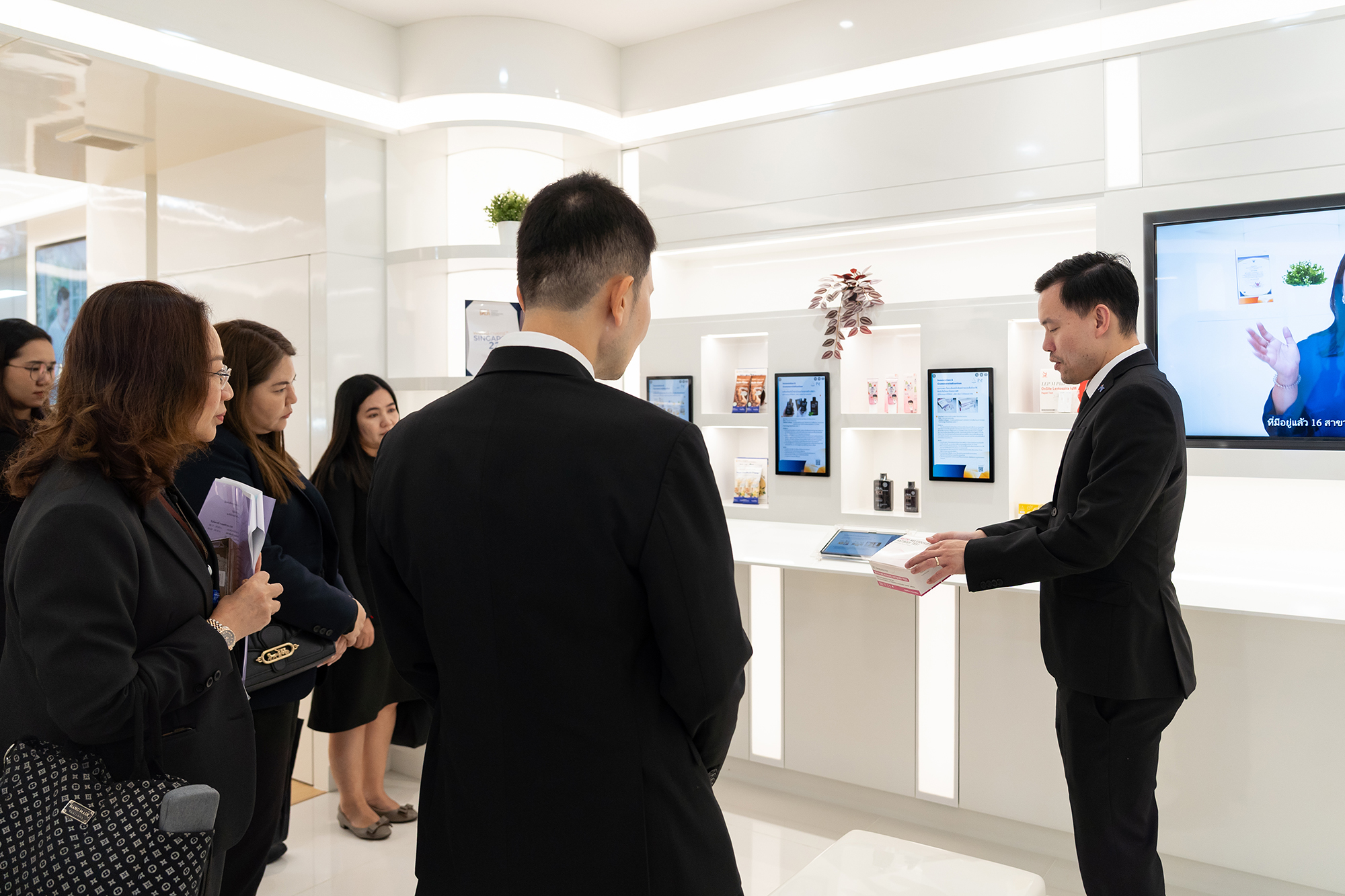 สถาบันบริหารจัดการเทคโนโลยีและนวัตกรรม (INT) ม.มหิดล ต้อนรับมหาวิทยาลัยสวนดุสิต เข้าเยี่ยมชมและแลกเปลี่ยนองค์ความรู้ด้าน Research & Innovation Ecosystem