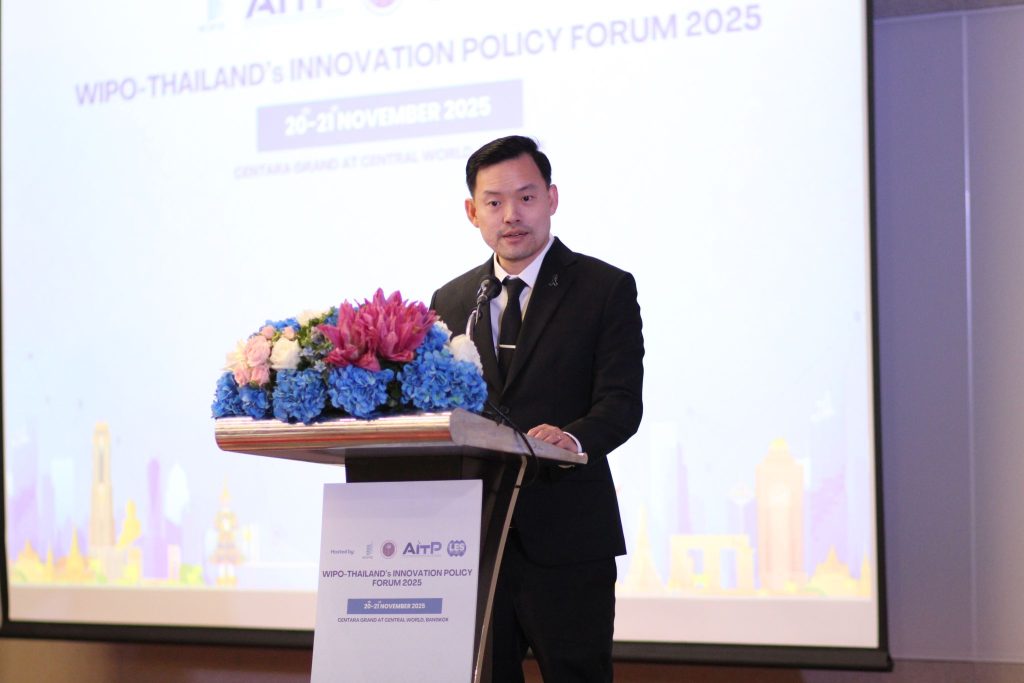 รองศาสตราจารย์ ดร.วิริยะ เตชะรุ่งโรจน์ ผู้อำนวยการสถาบันบริหารจัดการเทคโนโลยีและนวัตกรรม มหาวิทยาลัยมหิดล ร่วมฝห้เกียรติกล่าวเปิดงาน WIPO–Thailand’s Innovation Policy Forum 2025