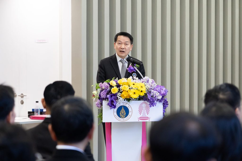 ศาสตราจารย์ นายแพทย์ปิยะมิตร ศรีธรา อธิการบดีมหาวิทยาลัยมหิดล ให้เกียรติร่วมกล่าวเปิดงานและแสดงวิสัยทัศน์ถึงบทบาทของสถาบันอุดมศึกษาในการผลักดันงานวิจัยสู่การสร้างประโยชน์เชิงสังคมและสุขภาพของประชาชน พร้อมลงนามสัญญาถ่ายทอดเทคโนโลยี ระหว่างหน่วยงานที่เกี่ยวข้อง ได้แก่ บริษัท จุฬาฟาร์เทค จำกัด และการส่งต่อผลิตภัณฑ์สู่ผู้ใช้จริงโดย บริษัท ไทธนบุรี คอร์ปอเรชั่น จำกัด