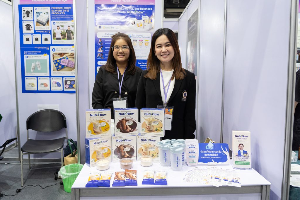 ผลงาน Texture-Modified Complete and Balanced Nutrition Drink Powder (Nutriflow) โดย รศ. ดร.ธัญญ์นลิน วิญญูประสิทธิ์ และคณะ จากสถาบันโภชนาการ